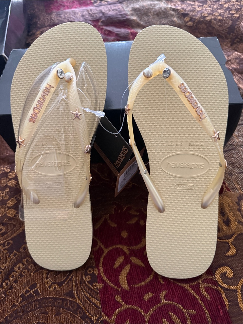 Havaianas Women's Butter Creme Flip Flops with Star, Pearl, and Clear Charms -9